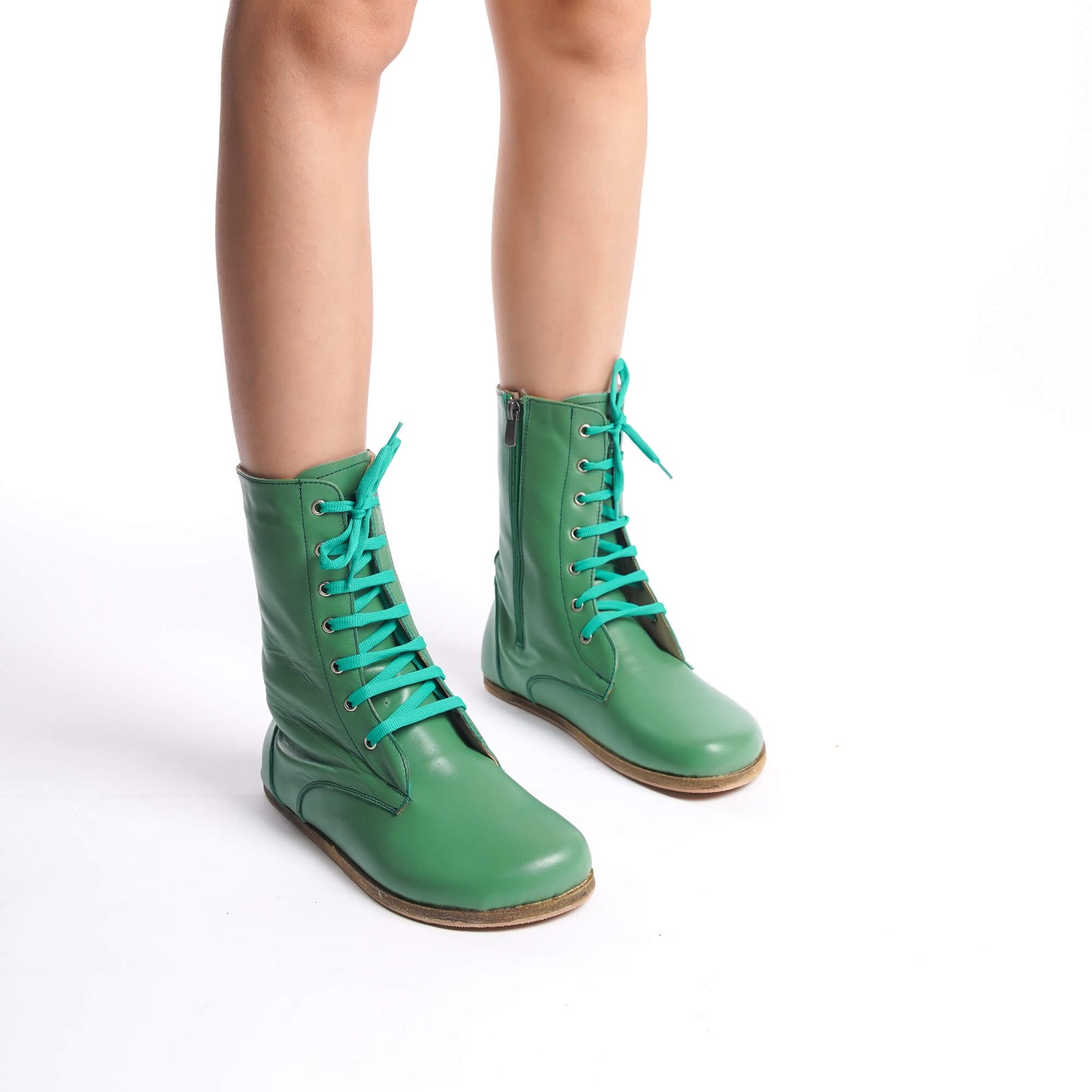 Green minimal winter boots