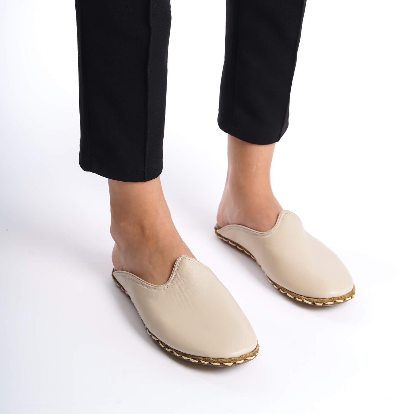Minimalist Beige Leather Mules – Women's Elegant Summer Footwear with Stitched Sole