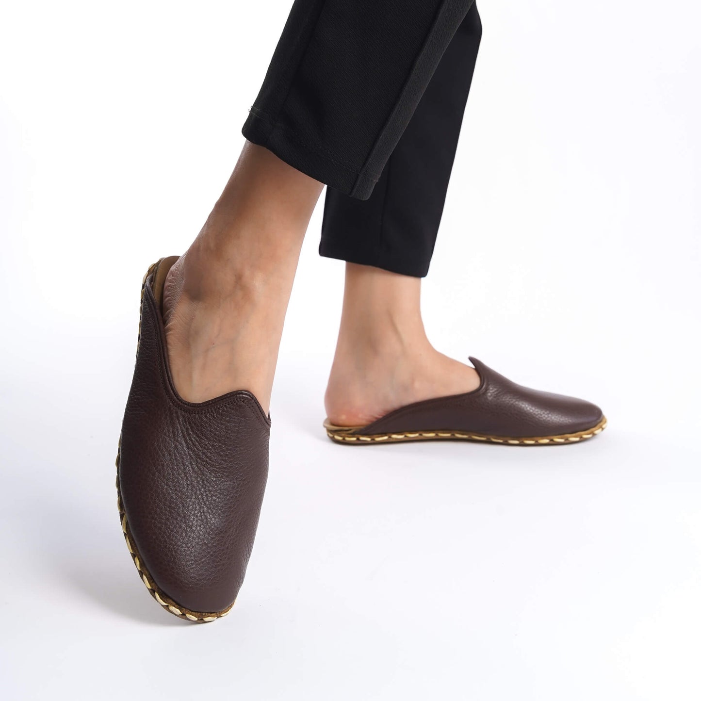 Brown genuine leather women summer slippers with traditional stitching detail.