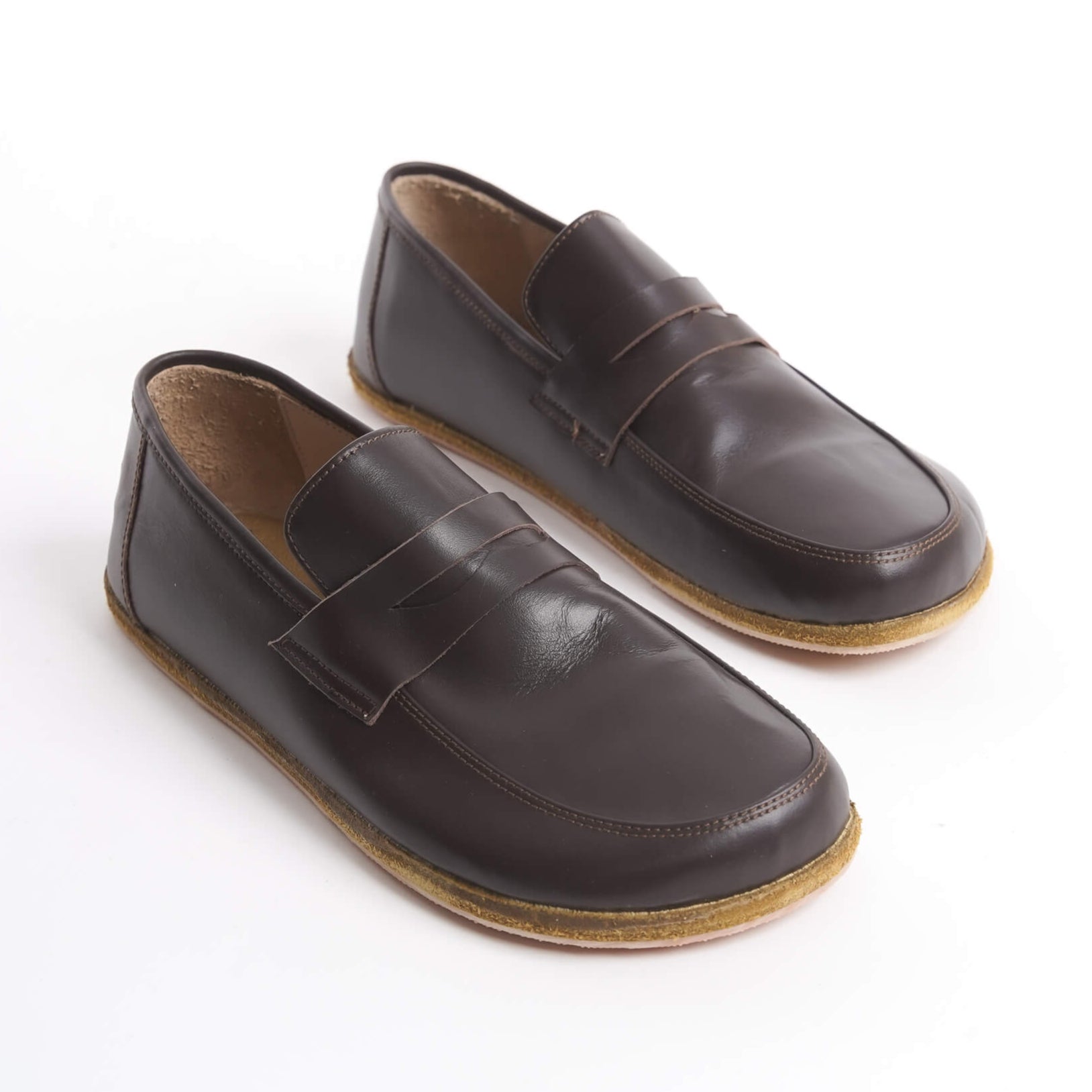 Pelanir Sardis brown barefoot penny loafers crafted from full-grain leather. A timeless, minimalist design with a zero-drop sole for natural comfort.