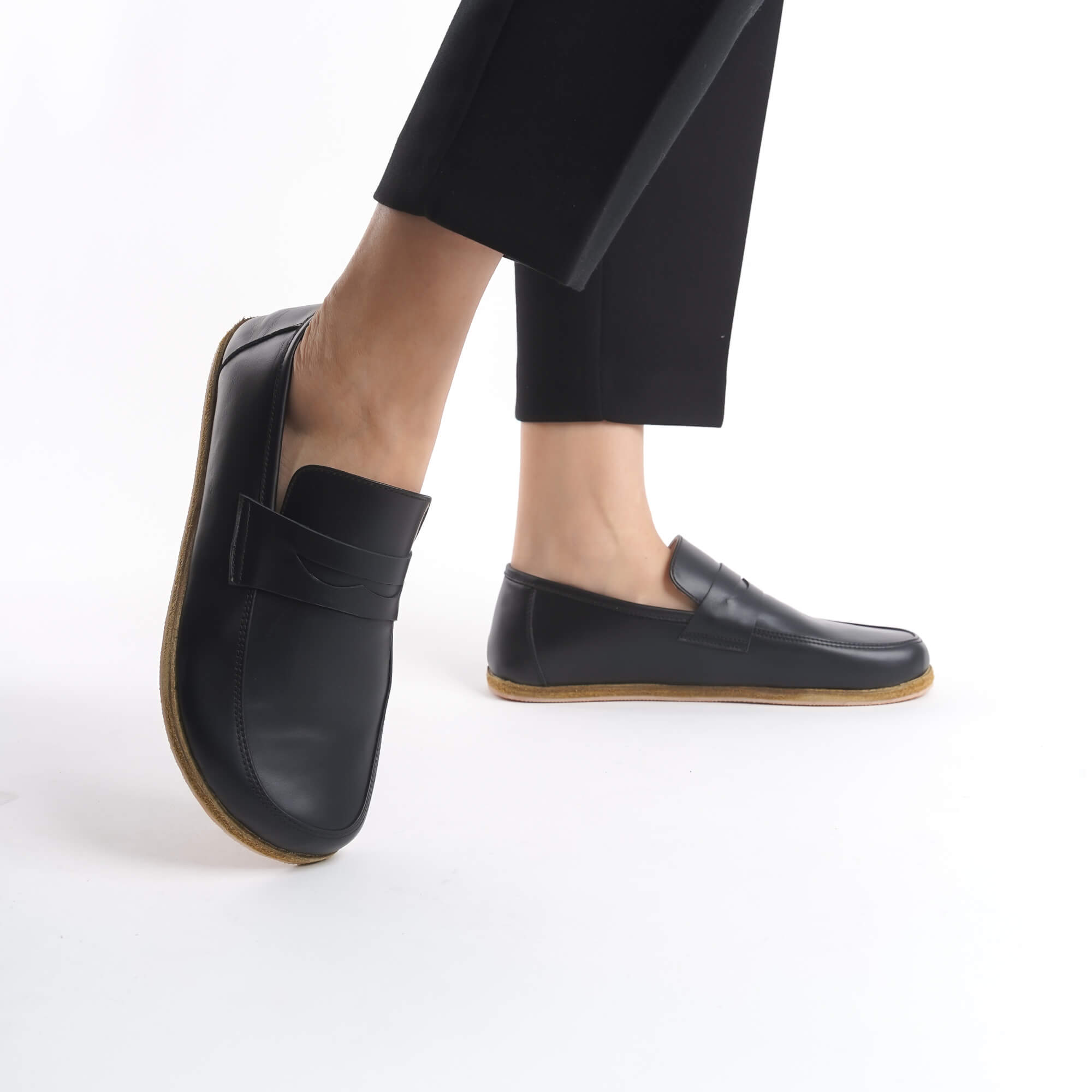 Pelanir Sardis black barefoot loafers worn with casual black trousers. Designed for all-day comfort with a flexible sole and breathable leather.