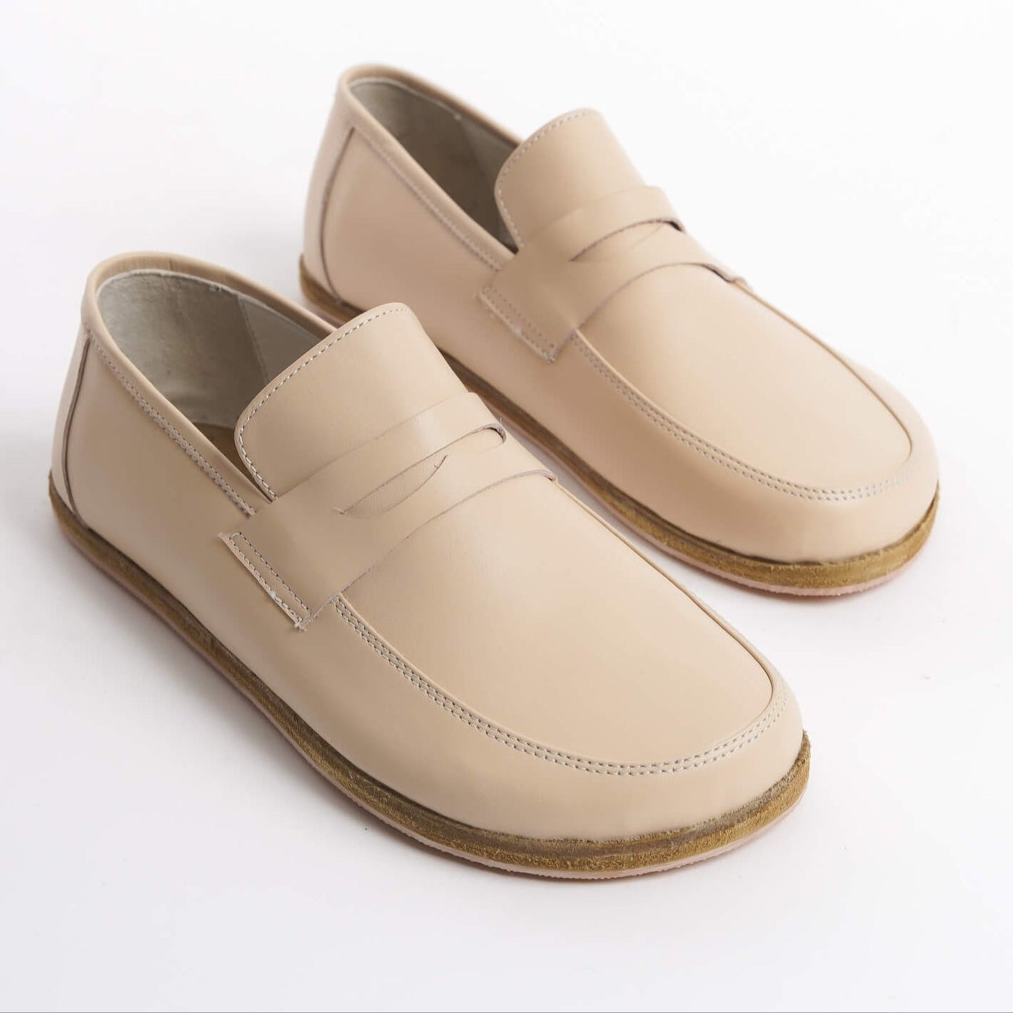 Pelanir Sardis beige barefoot penny loafers in full-grain leather. A minimalist design with a zero-drop sole for natural movement and everyday comfort.