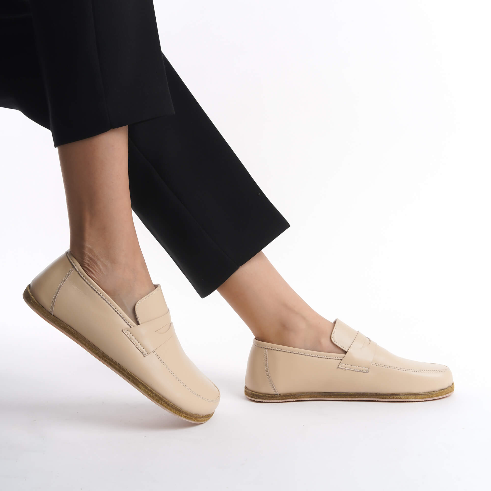 Side view of Pelanir Sardis beige barefoot penny loafer. Premium leather, flexible sole, and wide toe box for a natural, lightweight barefoot feel.