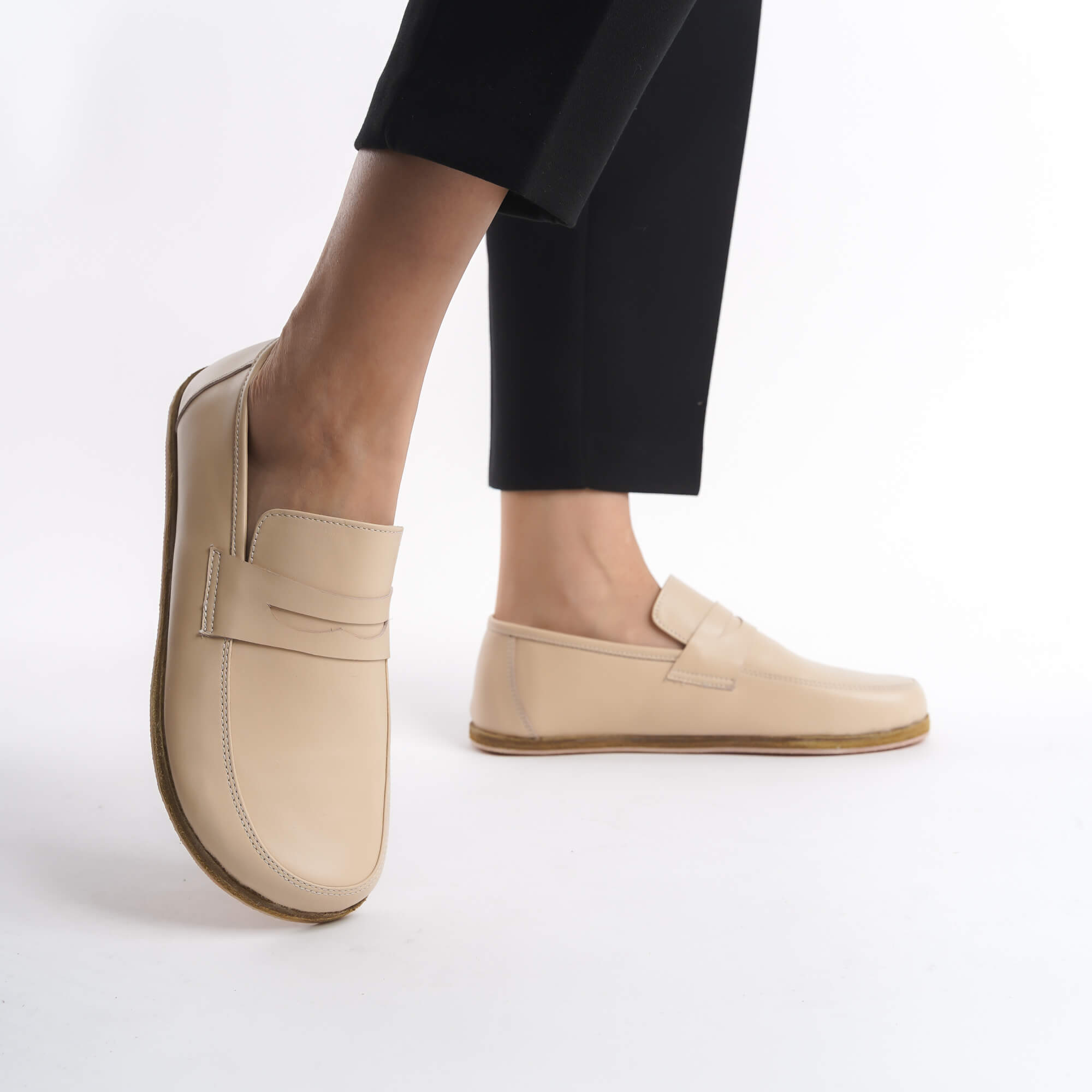 Pelanir Sardis beige barefoot loafers in motion. Designed for effortless walking with a breathable leather upper and ultra-thin sole for maximum flexibility.