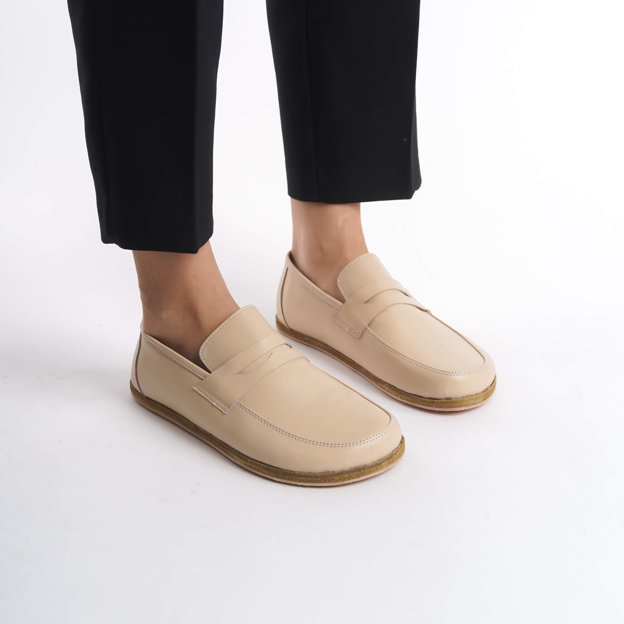 Step into barefoot comfort with Pelanir Sardis beige loafers. A zero-drop, minimalist shoe that supports natural foot movement and all-day wearability.