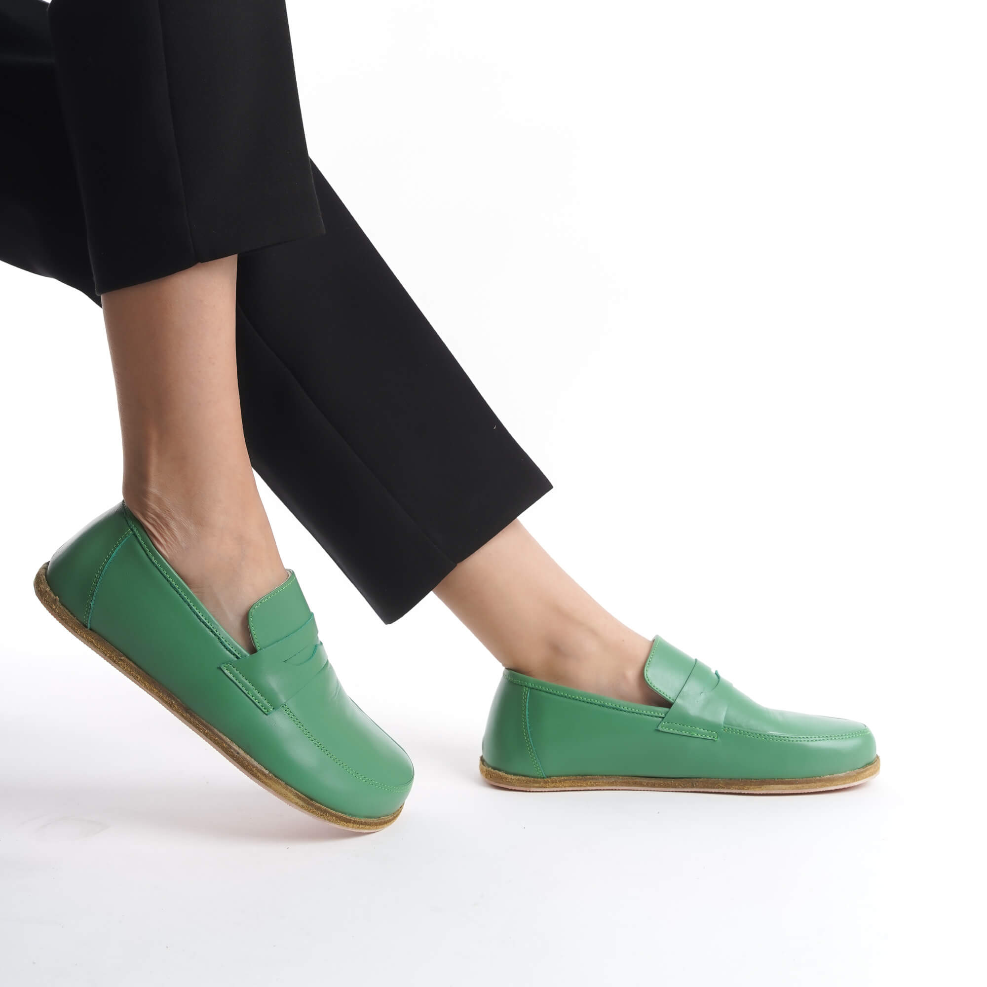 Side view of Pelanir Sardis green barefoot penny loafer. Premium leather, flexible sole, and wide toe box for a natural, barefoot feel with a stylish touch.