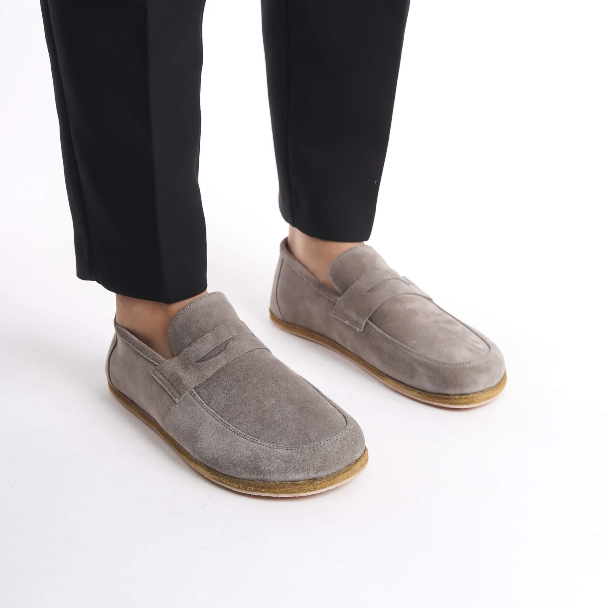 Step naturally with Pelanir Sardis gray suede barefoot loafers. A zero-drop, flexible shoe crafted for comfort, breathability, and minimalist style.