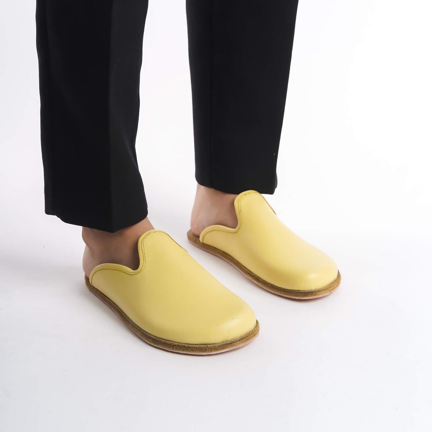 Cheerful yellow leather slip-on shoes featuring a cozy cork sole, perfect for women seeking unique comfort. These sustainable shoes offer versatility and style, appealing to U.S. fashion lovers.