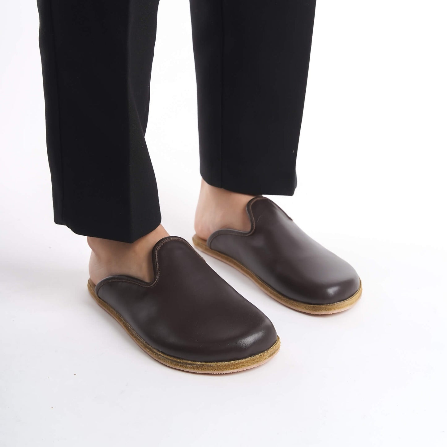 Elegant brown leather slip-on shoes featuring a cozy cork sole, perfect for women seeking timeless comfort. These sustainable shoes offer flexibility and style, making them a top pick in the U.S. market.