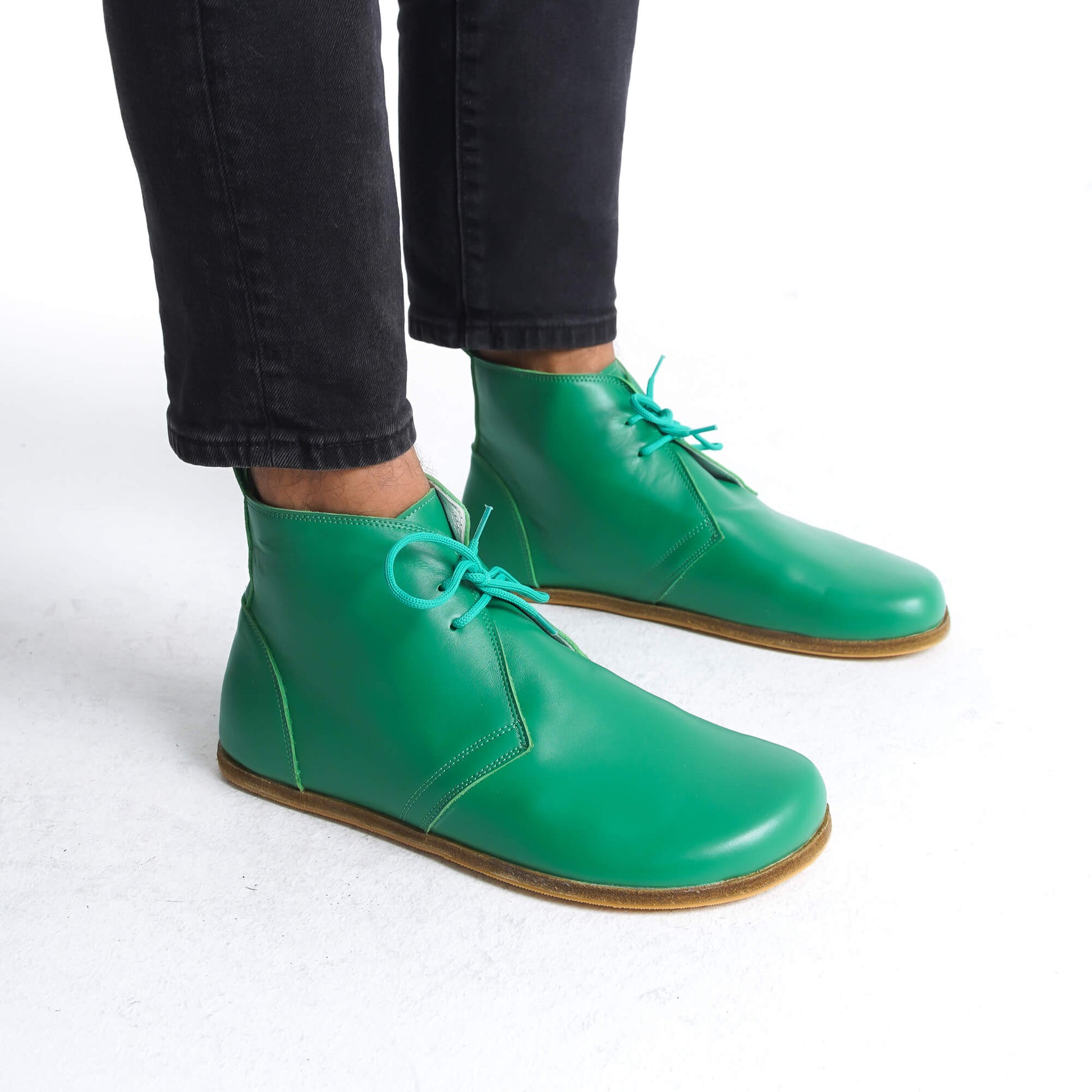 Comfortable green minimalist barefoot boots with zero-drop sole, designed for natural walking and long-lasting support for American users.