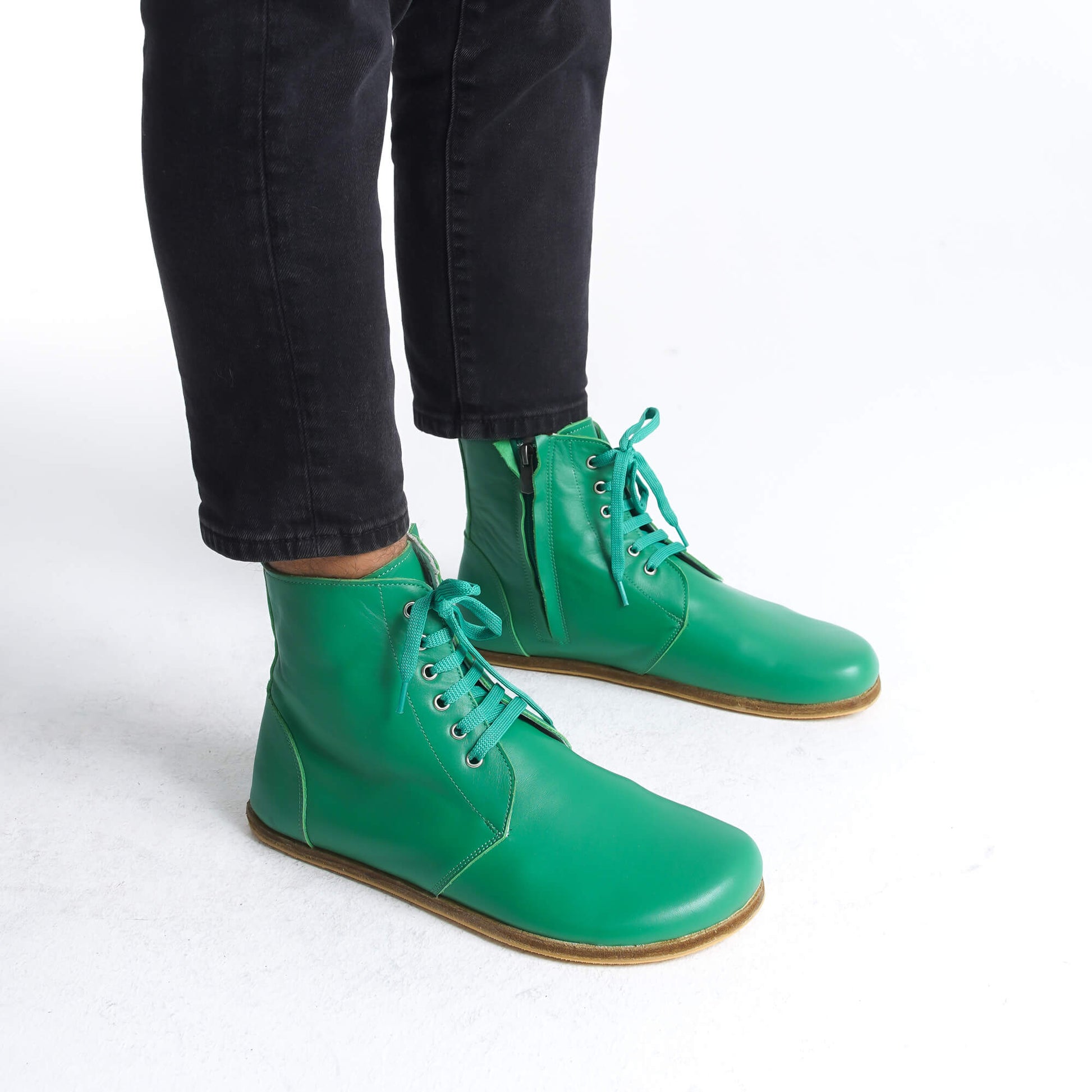 Green barefoot winter boots promoting foot health and mobility. With their durable leather construction and breathable design, these boots are perfect for daily wear during the winter months.