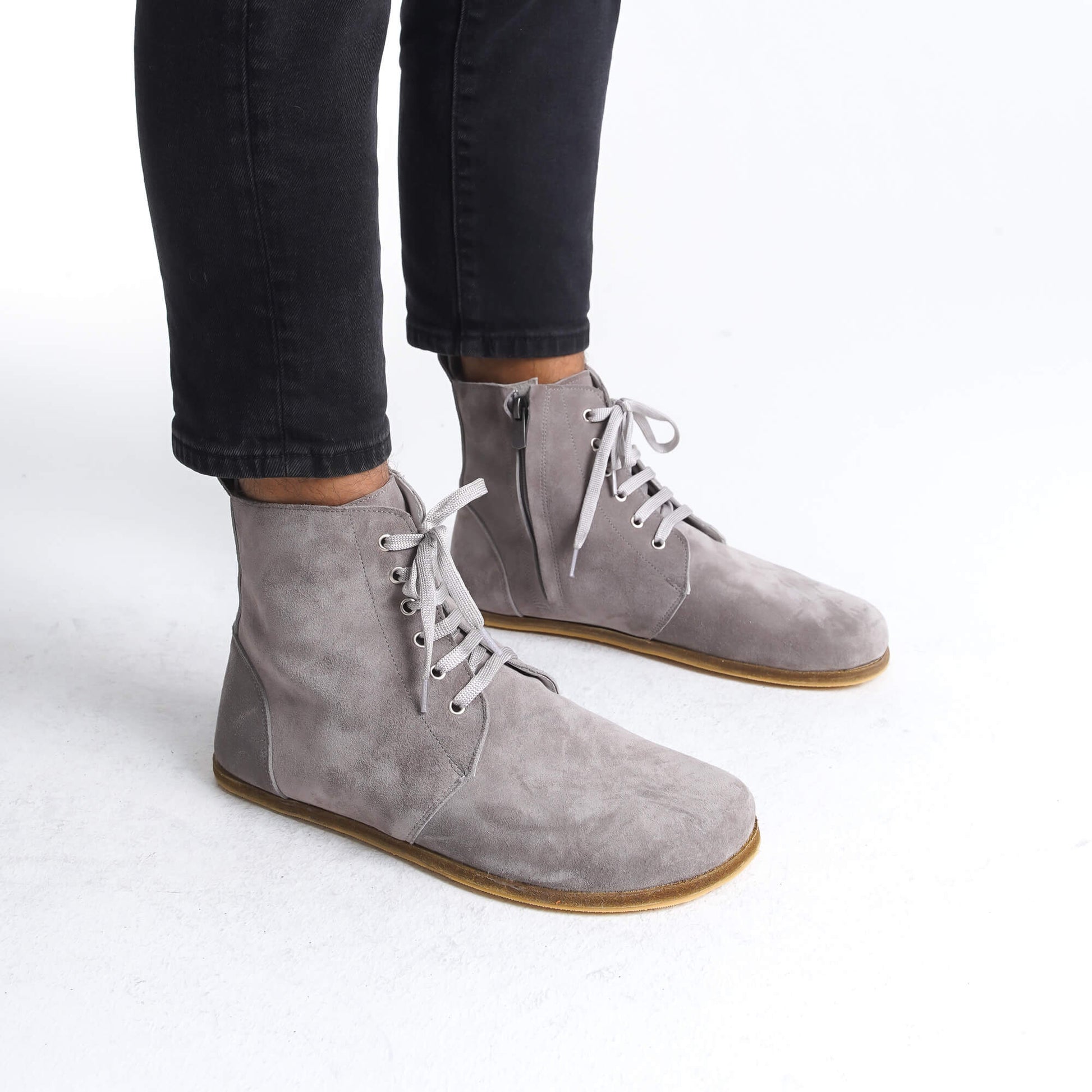 Gray barefoot winter boots that prioritize natural movement and foot support. With a durable leather construction and breathable materials, these boots are perfect for everyday wear in chilly weather.