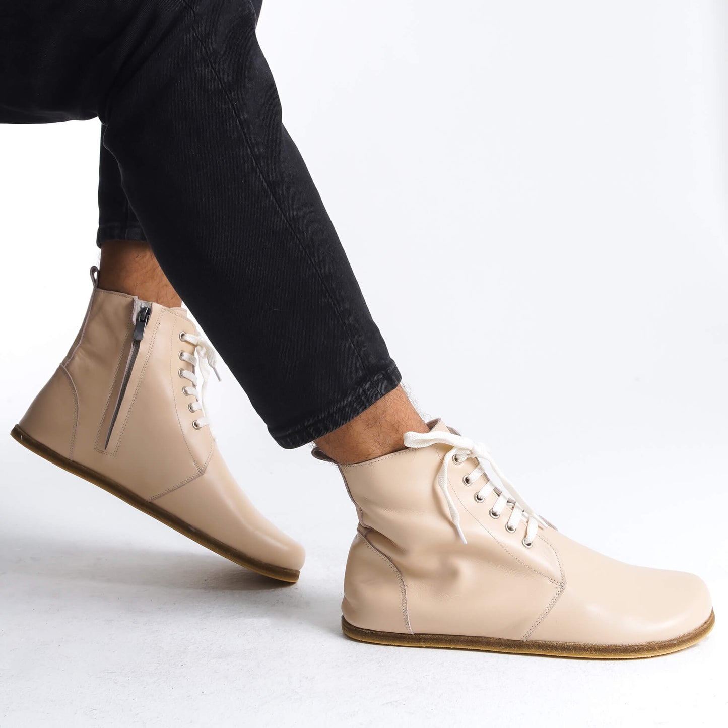 Stylish beige barefoot winter boots featuring a zero-drop design. Crafted from premium leather, these boots offer comfort and support, perfect for everyday wear in colder weather.