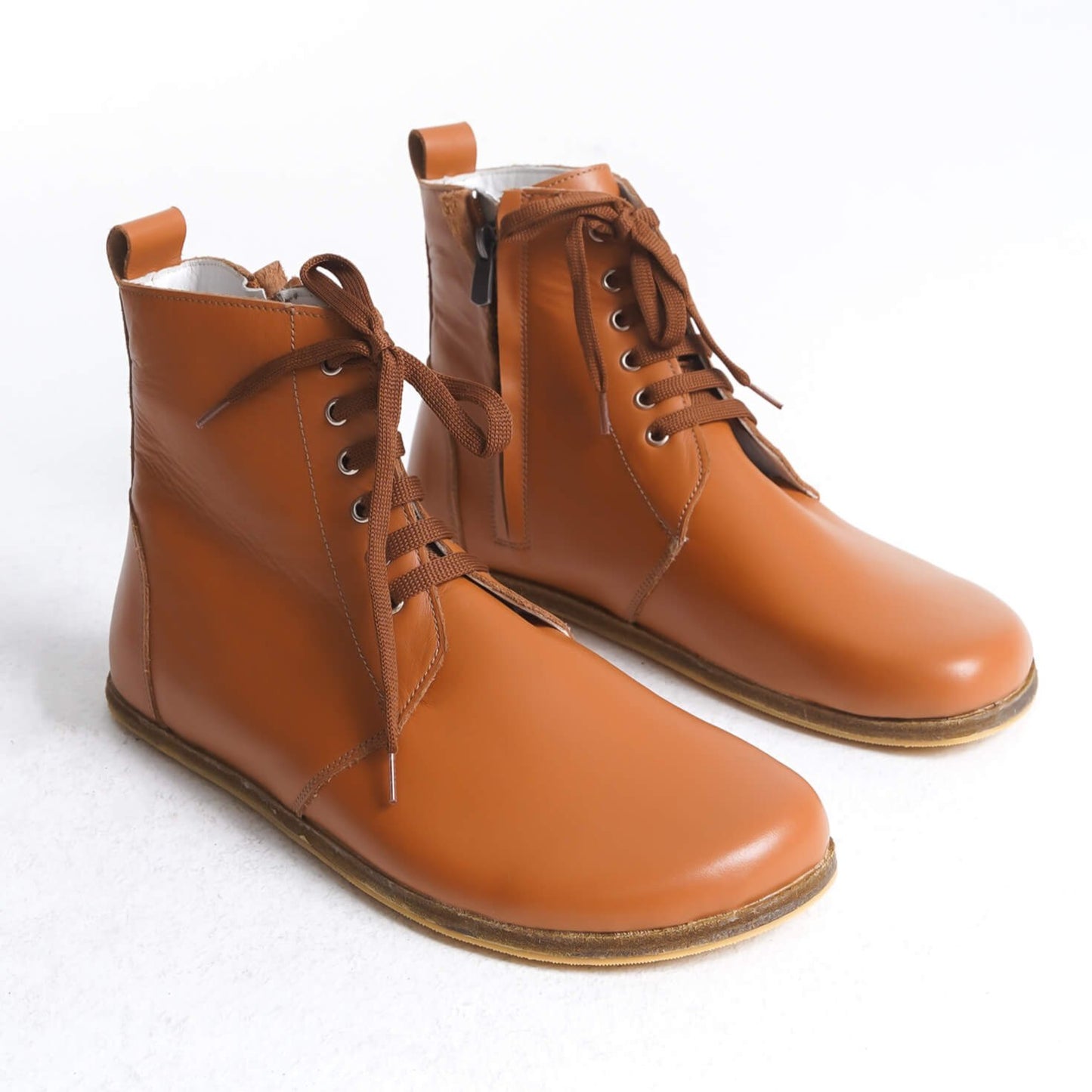 Stylish tan barefoot winter boots featuring a zero-drop design. Crafted from premium leather, these boots provide exceptional comfort and support, making them perfect for everyday wear in colder weather.