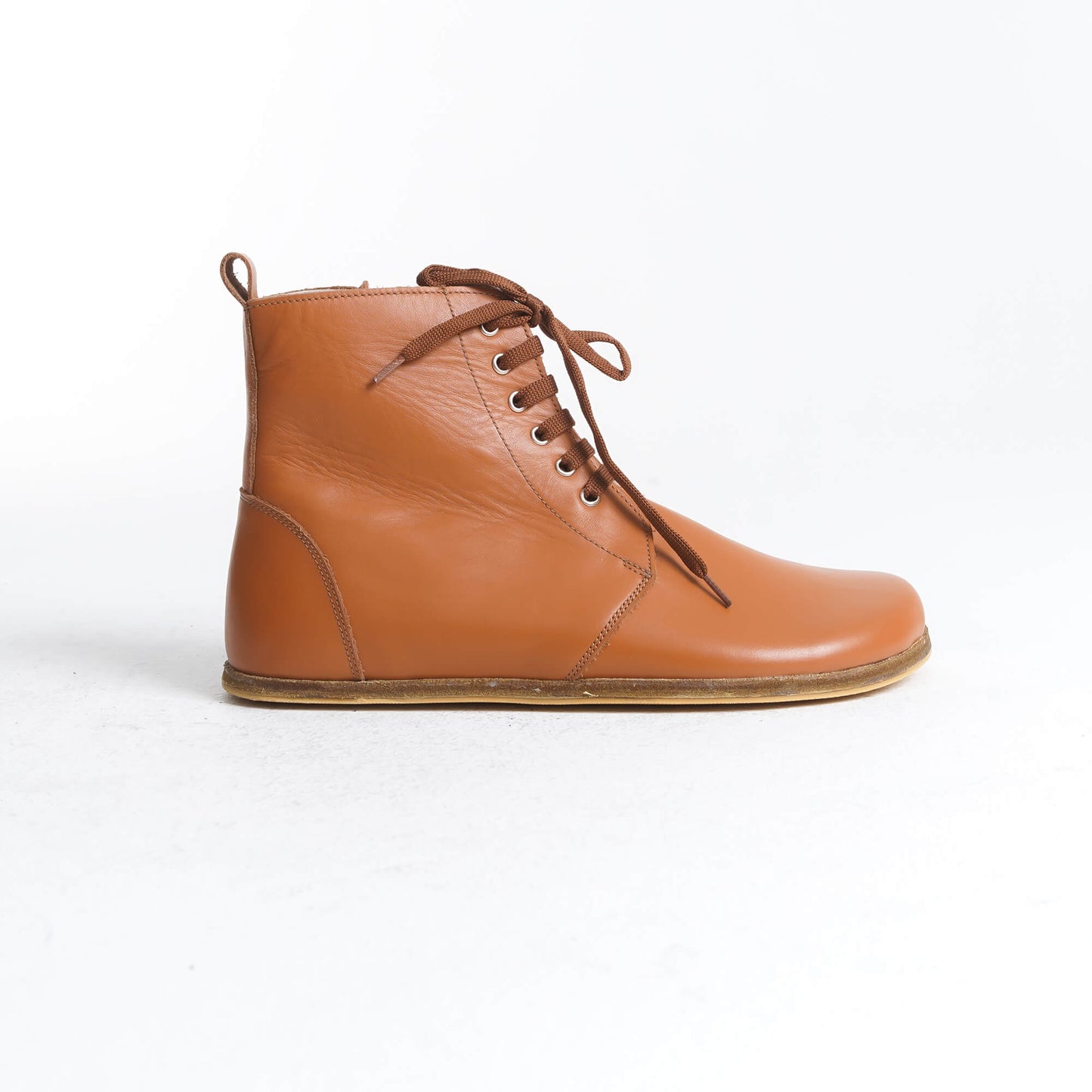 Comfortable tan barefoot winter boots, perfect for daily use. These boots combine a zero-drop design with premium leather to promote natural foot movement in winter conditions.