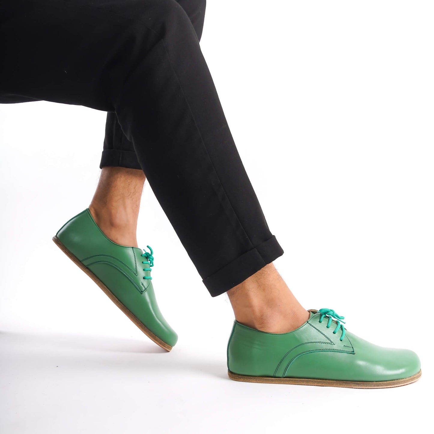 Close-up of Locris Leather Barefoot Men's Oxfords in green, featuring genuine leather and minimalist design.