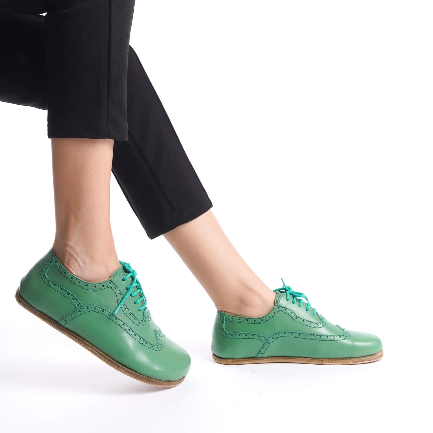 Side view of the green Doris Leather Barefoot Women Oxfords, highlighting the natural foot shape and minimalistic design for enhanced comfort.