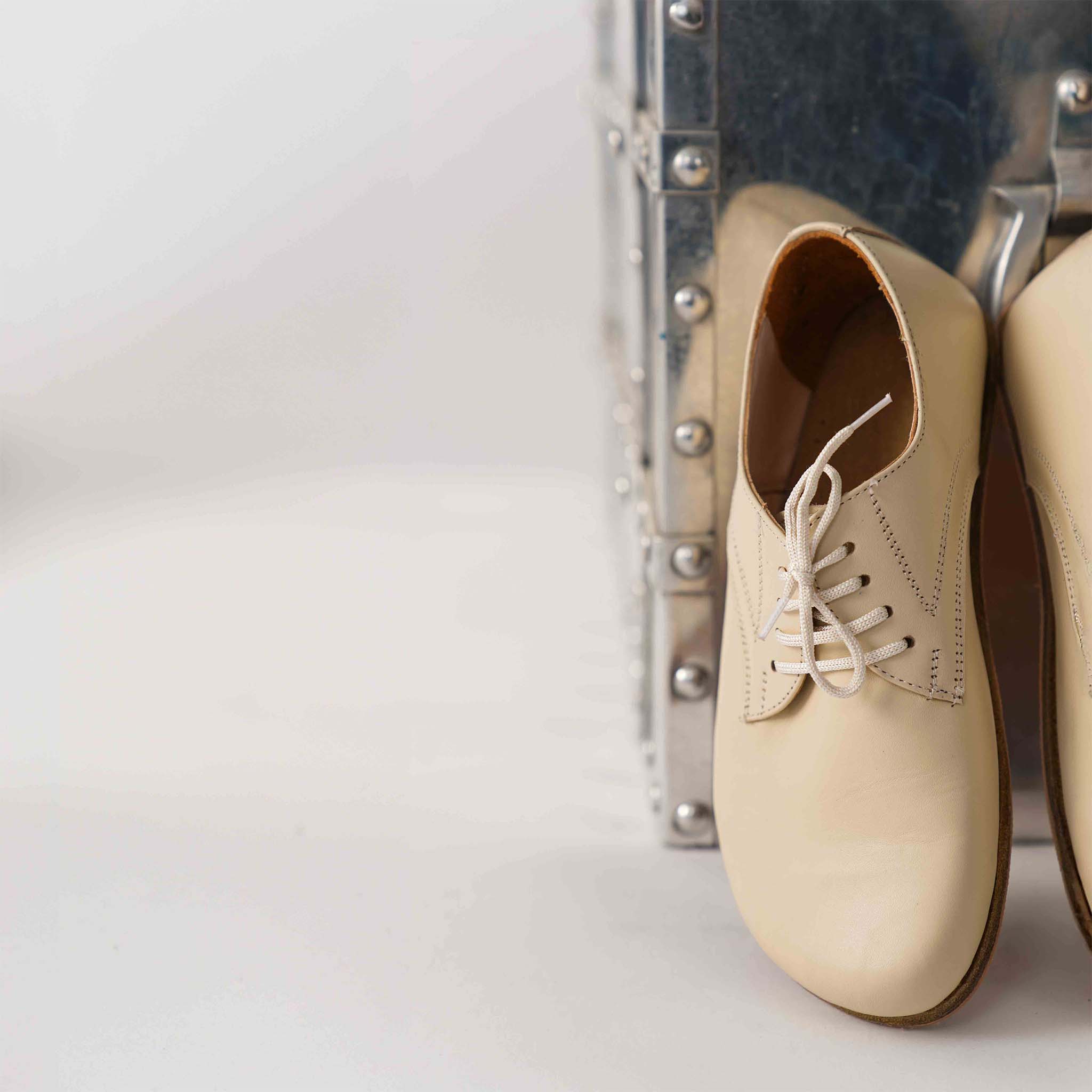 Close-up view of Locris beige leather barefoot women's oxfords with white laces, highlighting the elegant craftsmanship.